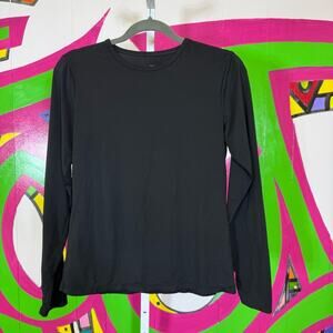 Chill Chasers Black Long Sleeve Top. Size Medium. In excellent condition!